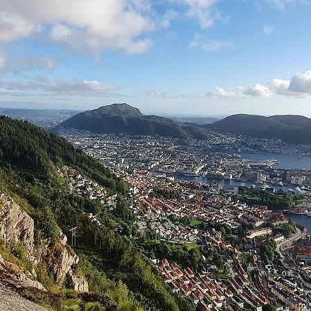 Modern By The Sea - Free Parking *