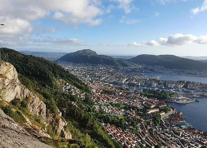 Modern By The Sea - Free Parking *